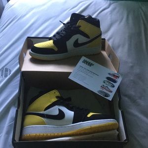 jordan 1 mid yellow toe